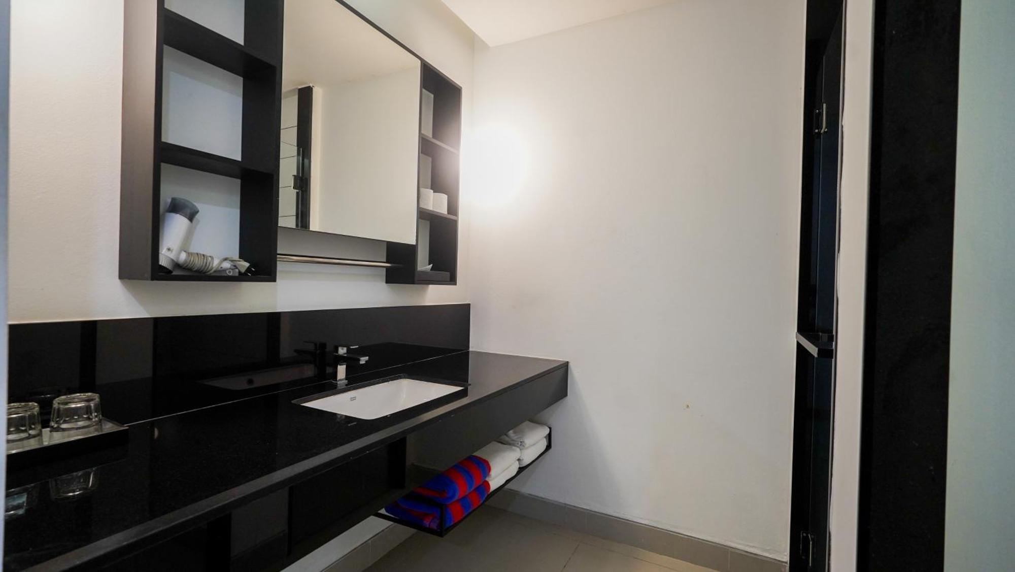 Marina House Muaythai Ta-Iad Phuket Chalong Exterior foto